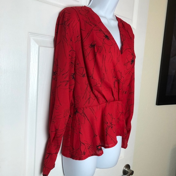 SOLD!!!!!! Astr The Label Gorgeous Black and Red V-Neck Flouncy Peplum Top sz M - Picture 5 of 9